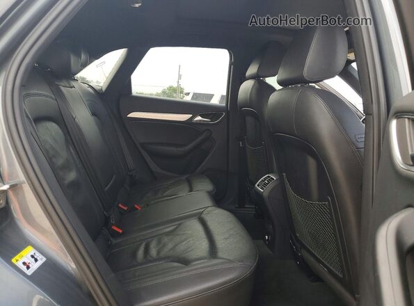 WA1HCCFS6HR006567 2017 AUDI Q3 Gray Vista interior trasera
