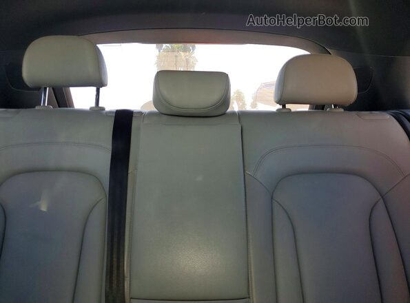 WA1HCCFS9HR005008 2017 AUDI Q3 White Vista de los asientos traseros