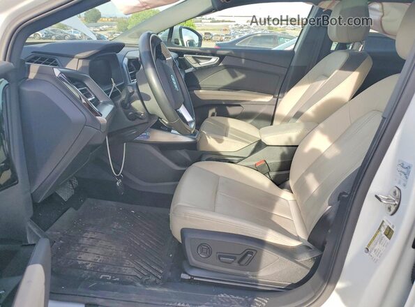 WA1J2BFZ2NP042288 2022 AUDI Q4 White Widok wnętrza z przodu