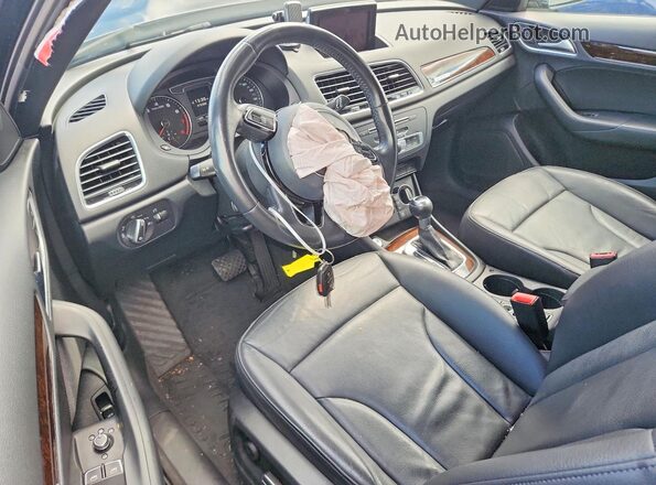 WA1JCCFS0HR008638 2017 AUDI Q3 Black Dashboard view
