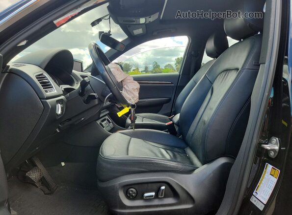 WA1JCCFS0HR008638 2017 AUDI Q3 Black Front interior view