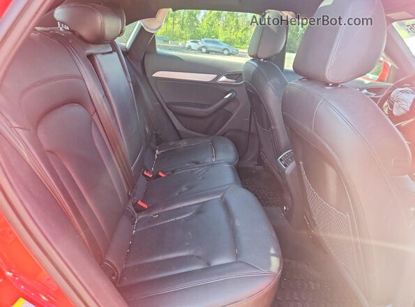 WA1JCCFS0JR017622 2018 AUDI Q3 Red Widok wnętrza z tyłu