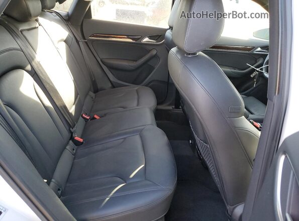 WA1JCCFS4JR009510 2018 AUDI Q3 White Vista interior trasera
