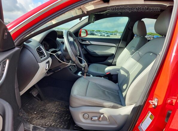 WA1JCCFS5JR026039 2018 AUDI Q3 Красный Вид салона спереди