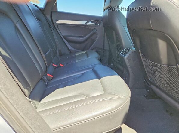 WA1JCCFS7JR032182 2018 AUDI Q3 Silver Вид задньої частини салону
