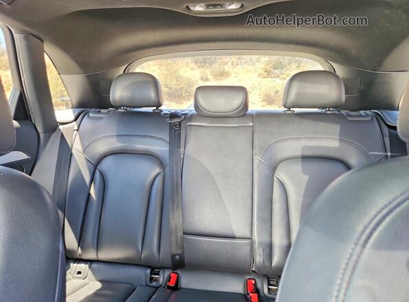 WA1JCCFS7JR032182 2018 AUDI Q3 Silver Вид задніх сидінь