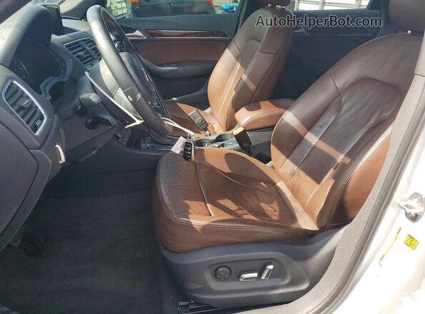 WA1JCCFS8HR012243 2017 AUDI Q3 White Front interior view