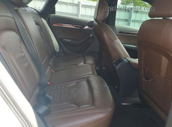 WA1JCCFS8HR012243 2017 AUDI Q3 White Rear seats view