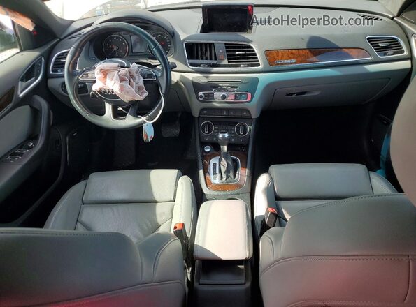 WA1JCCFS8JR010630 2018 AUDI Q3 Gray Առջևի վահանակի տեսք