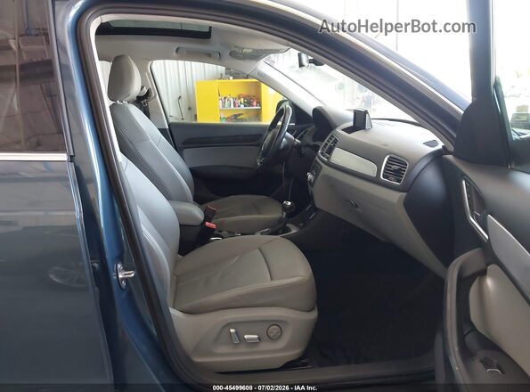 WA1JCCFS9HR002708 2017 AUDI Q3 Синий Вид салона спереди