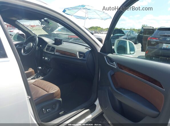 WA1JCCFSXHR012471 2017 AUDI Q3 White Вид салону спереду