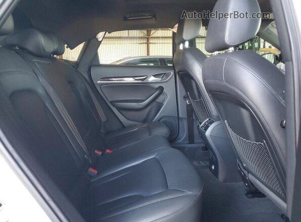 WA1JCCFSXJR015232 2018 AUDI Q3 White Սալոնի հետևի տեսք