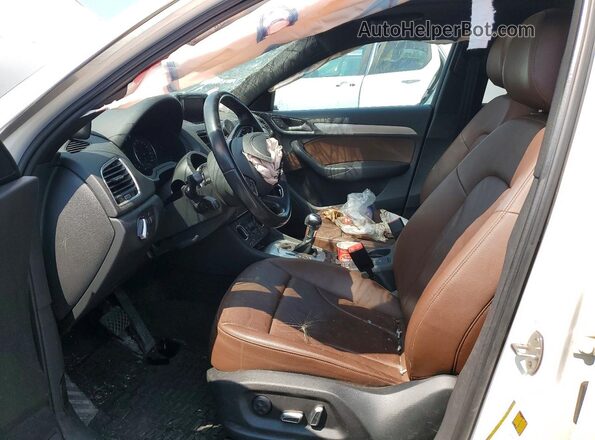WA1JFCFS2GR023437 2016 AUDI Q3 White Front interior view