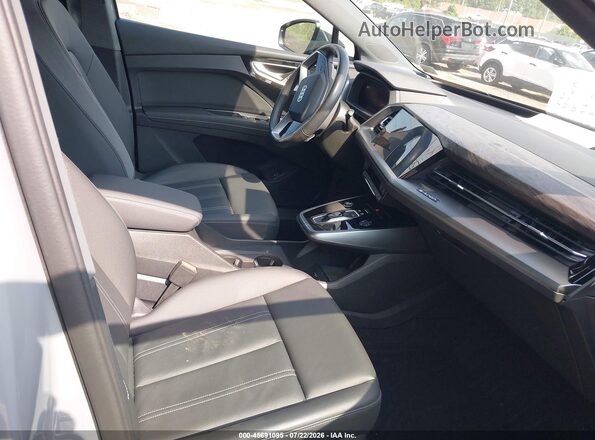 WA1K2BFZ4RP014194 2024 AUDI Q4 Серый Вид салона спереди
