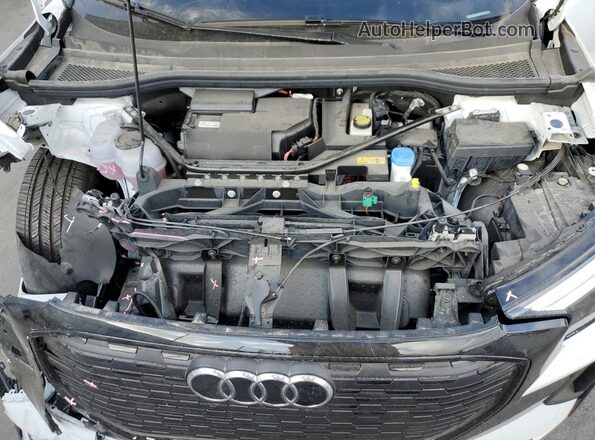 WA1K2BFZ9RP026891 2024 AUDI Q4 White ძრავის განყოფილების ხედი