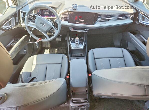 WA1KUBFZ2SP042382 2025 AUDI Q4 Black Vista del salpicadero