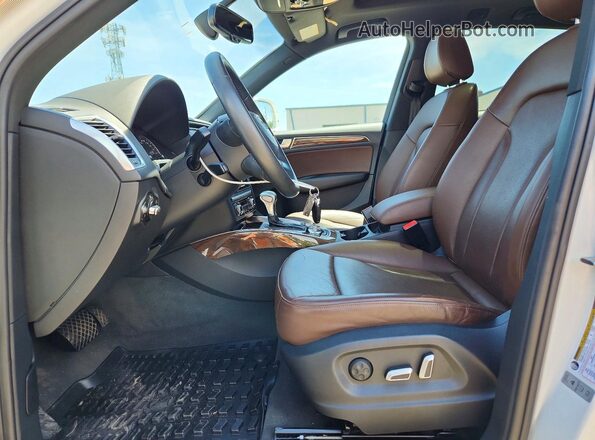 WA1L2AFP0HA048275 2017 AUDI Q5 White Front interior view