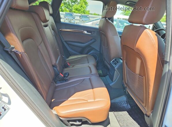 WA1L2AFP0HA048275 2017 AUDI Q5 White Rear interior view