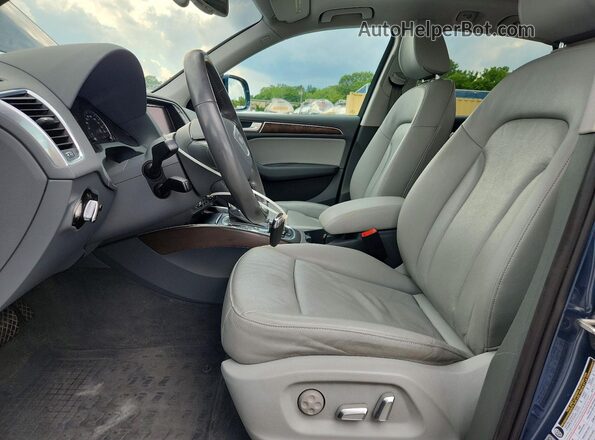 WA1L2AFP2HA019652 2017 AUDI Q5 Blue Вид салону спереду