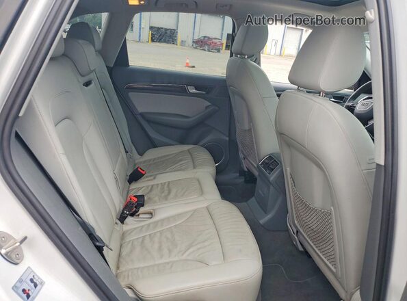 WA1L2AFP6GA050434 2016 AUDI Q5 White Rear interior view