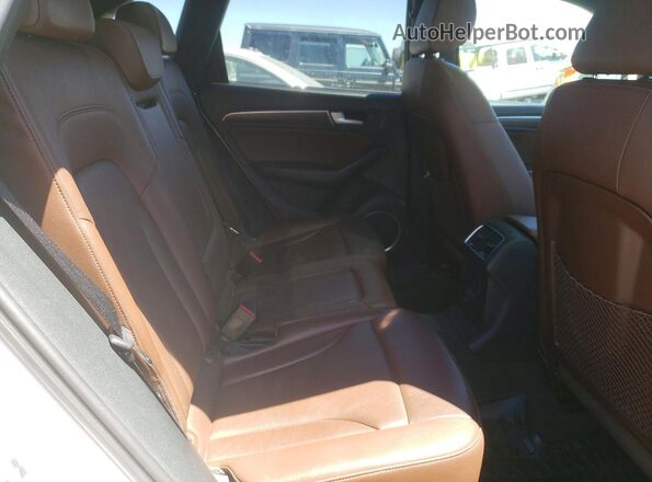 WA1L2AFP8HA054468 2017 AUDI Q5 White Widok wnętrza z tyłu