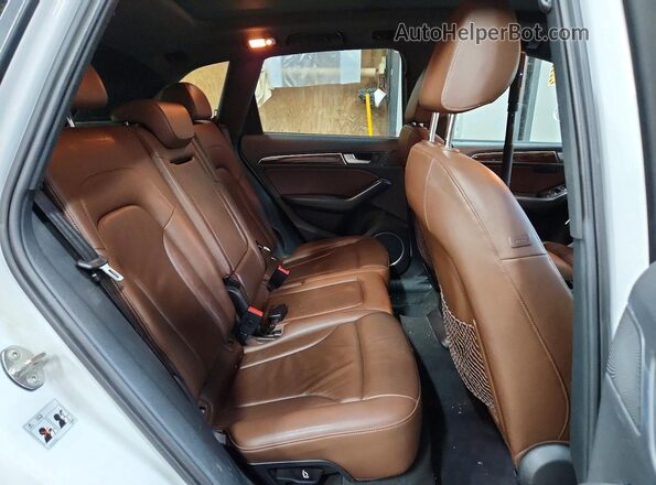 WA1L2AFPXHA045562 2017 AUDI Q5 White Вид задньої частини салону