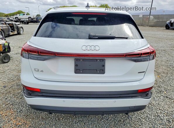 WA1L2BFZ1RP031796 2024 AUDI Q4 White უკანა ხედი