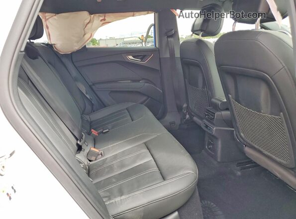 WA1L2BFZ1RP031796 2024 AUDI Q4 White უკანა სალონის ხედი