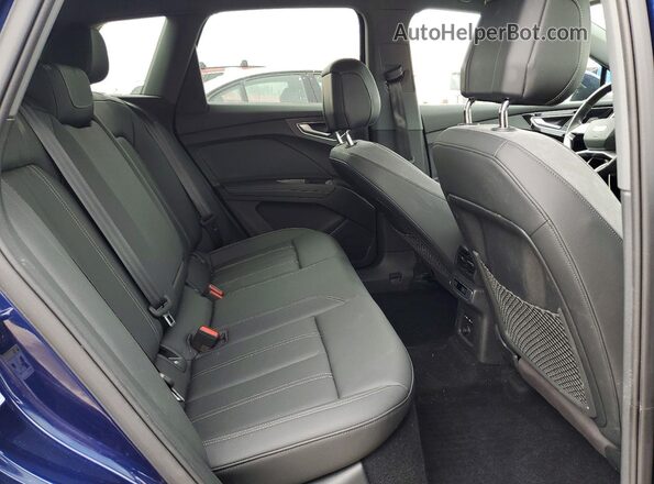 WA1L2BFZ3PP035586 2023 AUDI Q4 Blue Widok tylnych siedzeń