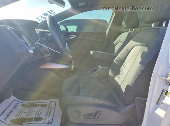 WA1L2BFZ5RP023085 2024 AUDI Q4 White წინა სალონის ხედი