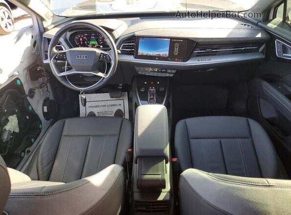 WA1L2BFZ5RP023085 2024 AUDI Q4 White წინა პანელის ხედი