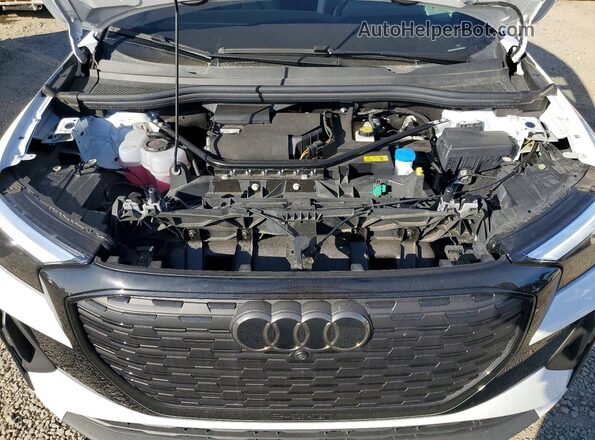 WA1L2BFZ5RP023085 2024 AUDI Q4 White ძრავის განყოფილების ხედი