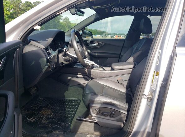 WA1LAAF70HD020851 2017 AUDI Q7 Silver Front interior view