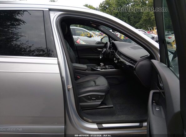 WA1LAAF70HD024575 2017 AUDI Q7 Silver წინა სალონის ხედი