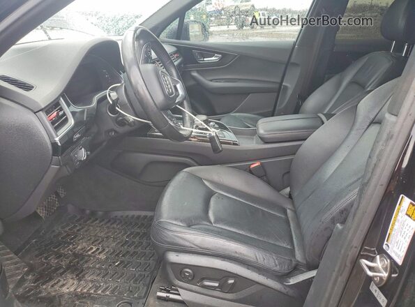 WA1LAAF70HD026939 2017 AUDI Q7 Black Front interior view