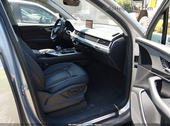 WA1LAAF70HD047239 2017 AUDI Q7 Серебряный Вид салона спереди