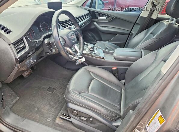 WA1LAAF71HD004559 2017 AUDI Q7 Gray წინა სალონის ხედი