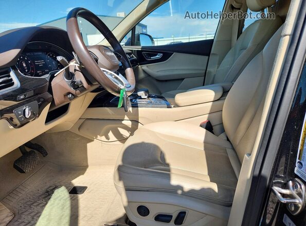 WA1LAAF71JD023019 2018 AUDI Q7 Black Вид салону спереду