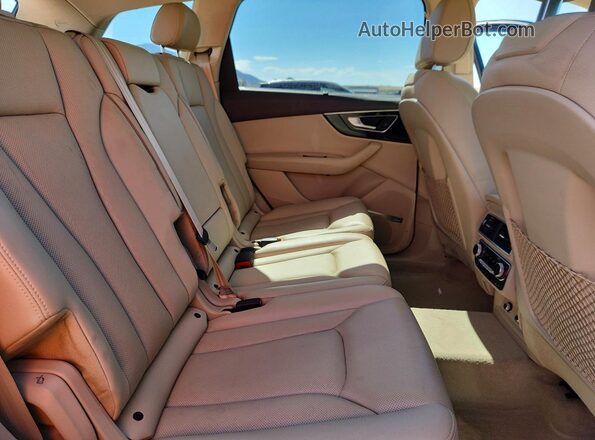 WA1LAAF71JD023019 2018 AUDI Q7 Black Вид задньої частини салону