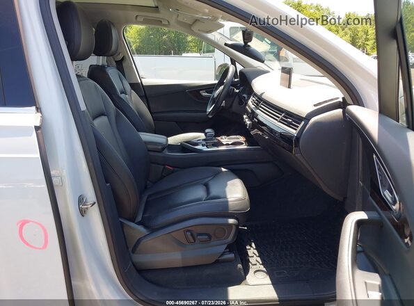 WA1LAAF71JD047756 2018 AUDI Q7 White Front interior view