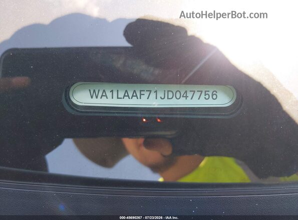 WA1LAAF71JD047756 2018 AUDI Q7 White Engine compartment view
