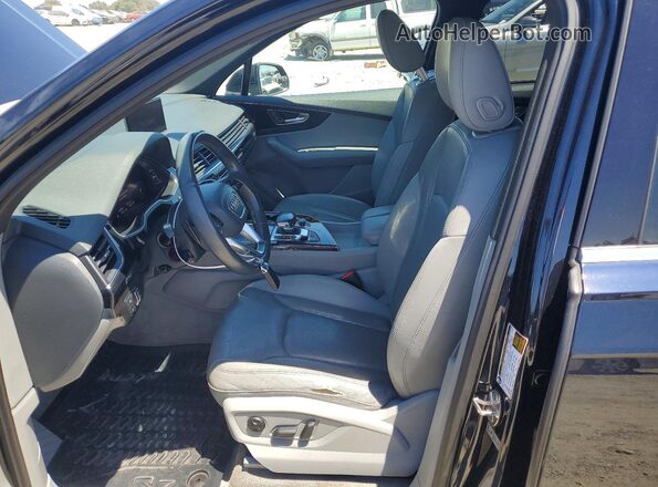 WA1LAAF73HD018320 2017 AUDI Q7 Blue Widok wnętrza z przodu