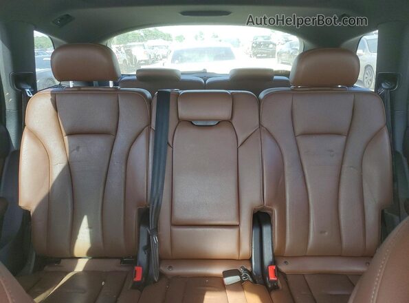 WA1LAAF74HD039208 2017 AUDI Q7 White Rear seats view