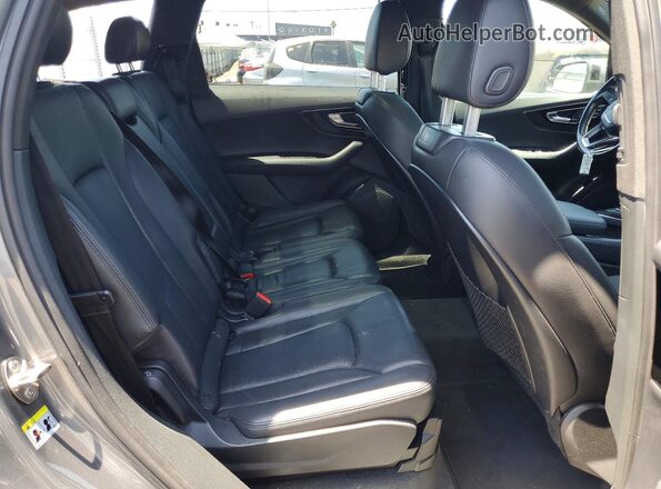 WA1LAAF74HD046479 2017 AUDI Q7 Gray Widok wnętrza z tyłu