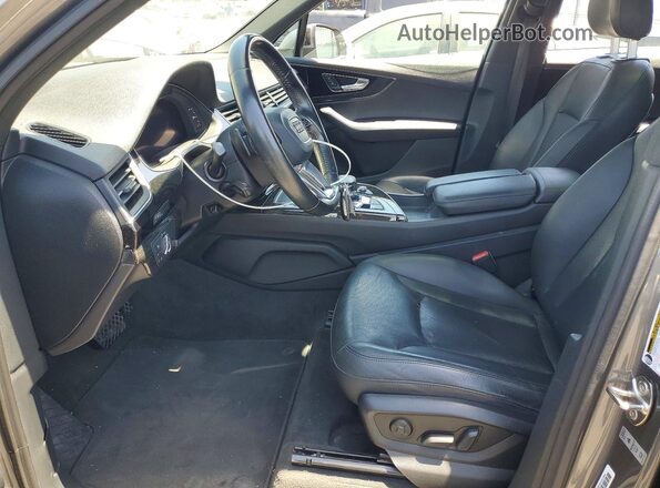 WA1LAAF74HD046479 2017 AUDI Q7 Gray Widok wnętrza z przodu