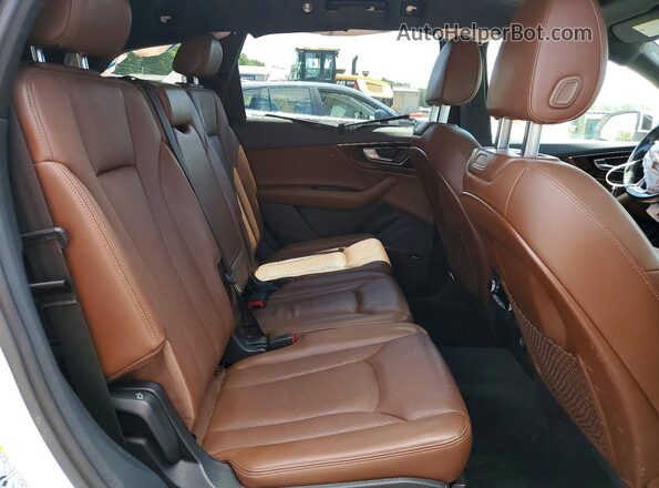 WA1LAAF74JD030238 2018 AUDI Q7 White Вид задньої частини салону