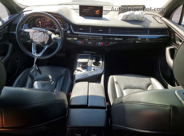 WA1LAAF74JD040431 2018 AUDI Q7 White Vista del salpicadero