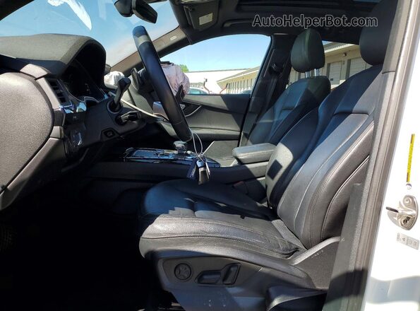 WA1LAAF74JD040431 2018 AUDI Q7 White Vista interior delantera