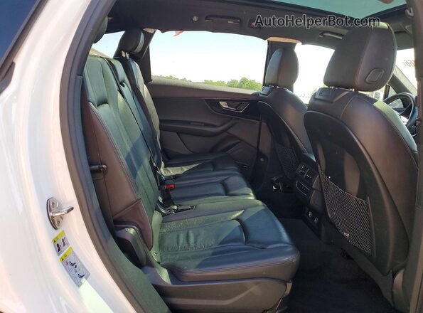 WA1LAAF74JD040431 2018 AUDI Q7 White Vista interior trasera