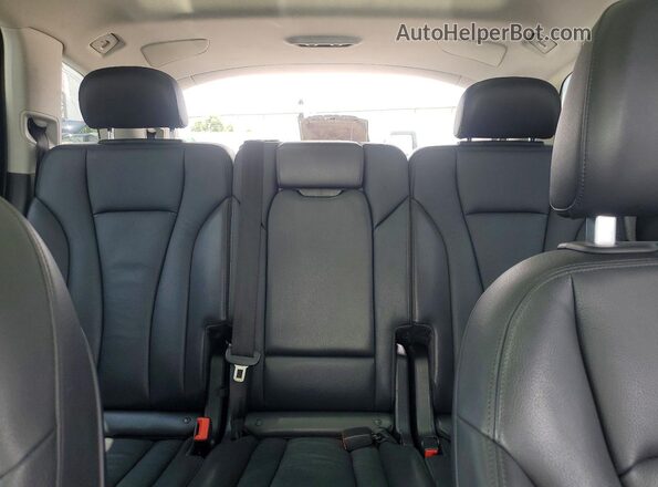 WA1LAAF74JD044995 2018 AUDI Q7 Silver Widok tylnych siedzeń